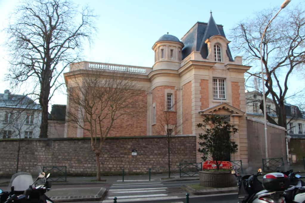 Façade rénovée en 2017 de la Bibliothèque Smith-Lesouëf