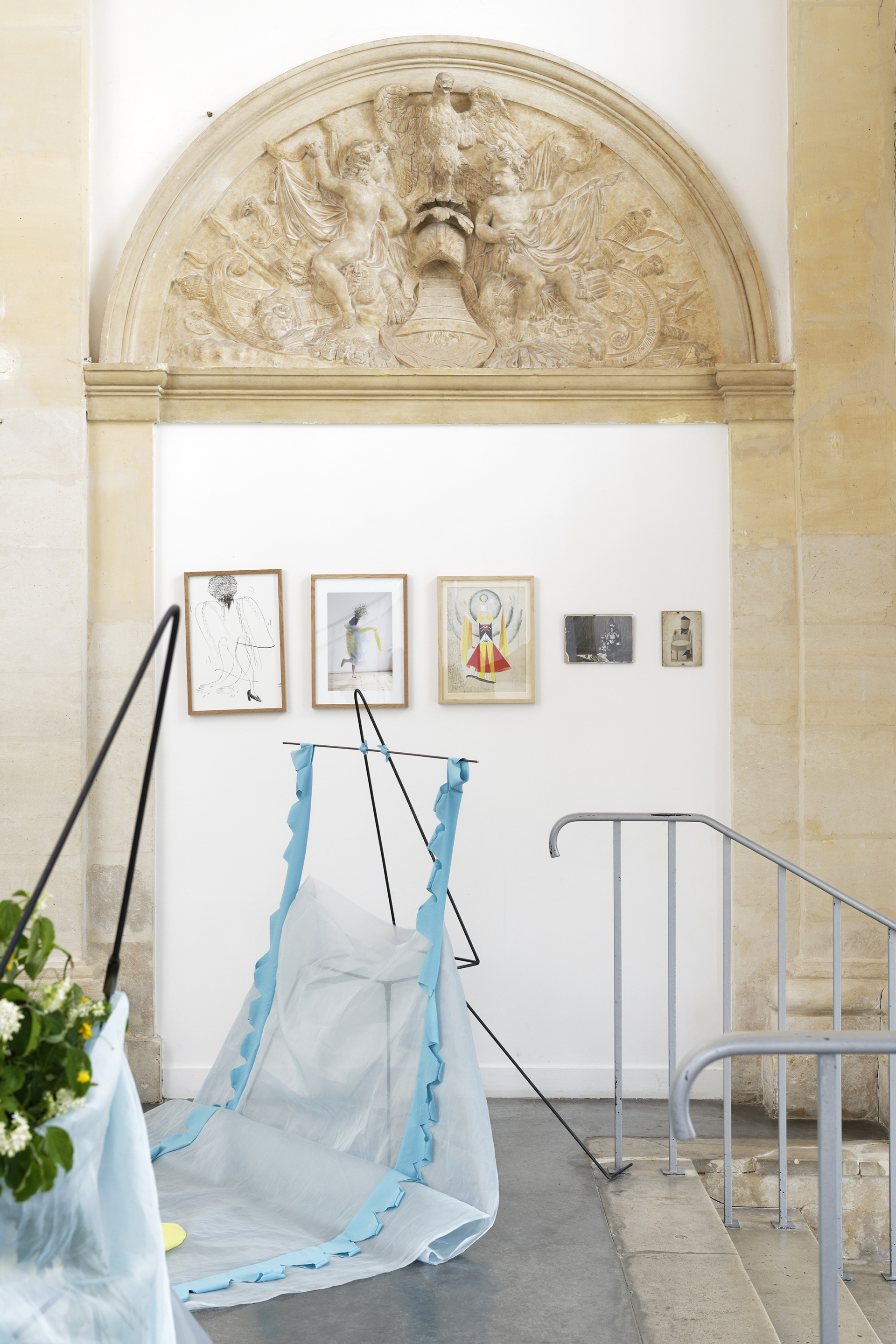 Mercedes Azpilicueta,  "Les Trois Arlequins", 2019. Vue de l'exposition "Une journée avec Marie Vassilieff".Crédit Photo : Aurélien Mole
